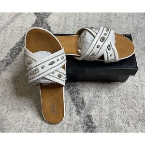 NWT ANA- A New Approach- CALLY white sandle flip flop size 7 Retail $50